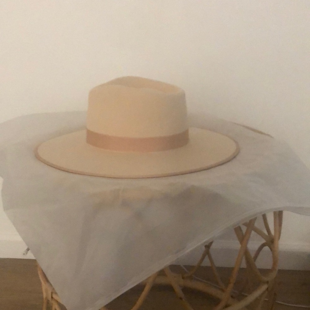 Lack of color ivory rancher size small